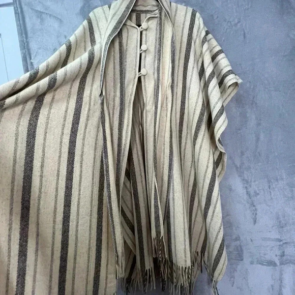 Wool Sherpa 1970's Poncho with Scarf Unisex OS Ivory Gray Stripes and Fringe - Picture 7 of 15